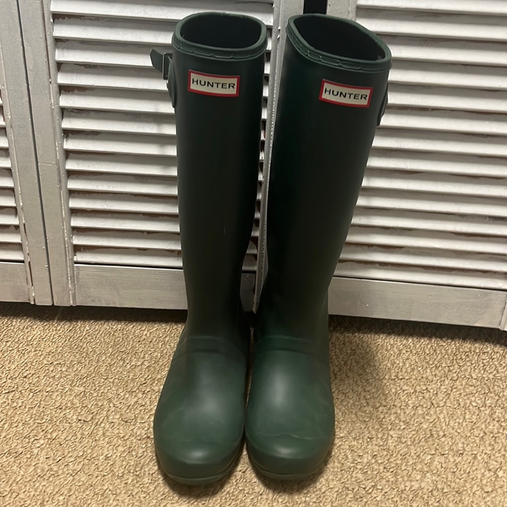 Hunter original tall green rain boots size 8 US